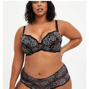 Torrid T-Shirt Bra Lace Blk/Pink NWT!